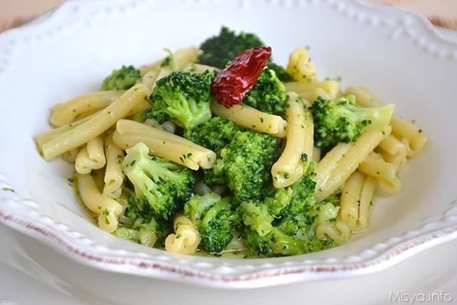 Pasta con i broccoli 1