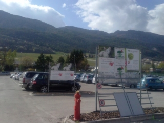 affissione_manifesti_agnelli_cles_20140414_2017568119 CLES (TN) - AFFISSIONE MANIFESTI BUONA PASQUA SENZA CRUDELTA' 2014 affissione manifesti agnelli cles 20140414 2017568119