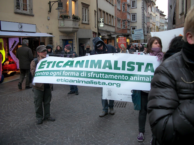 Bolzano 04.02.2012 manifestazione contro lo sfruttamento degli animali 312