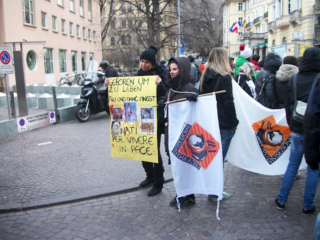 Bolzano 04.02.2012 manifestazione contro lo sfruttamento degli animali 313