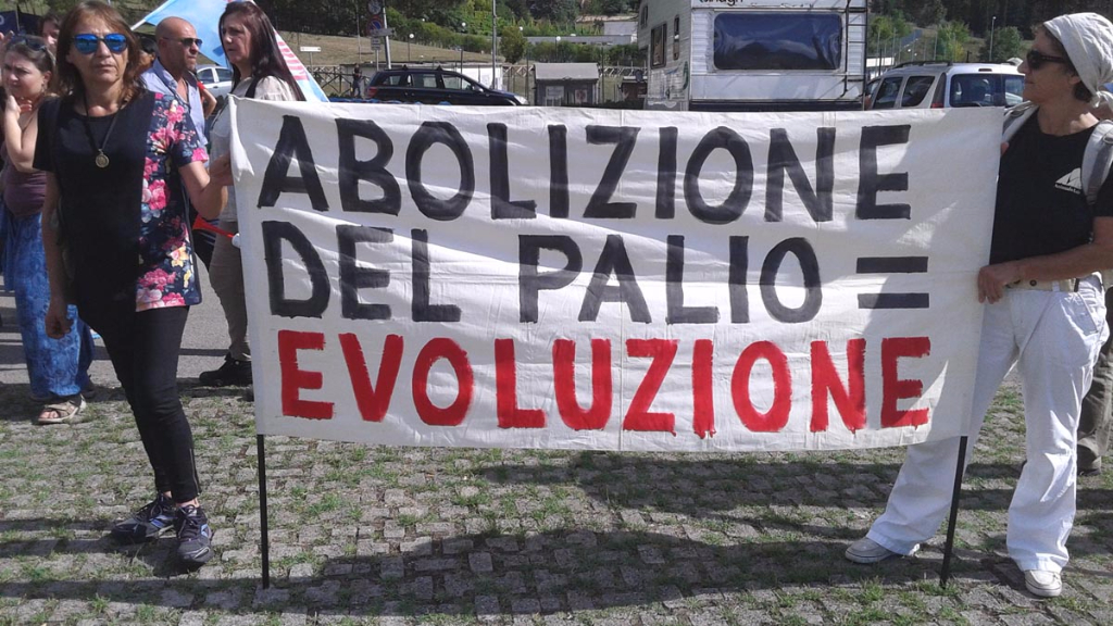 Manifestazione contro il Palio di Siena - 16.08.2015 immagini e video 2015 481