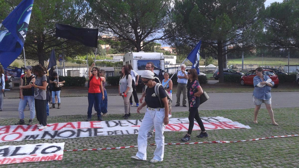 Manifestazione contro il Palio di Siena - 16.08.2015 immagini e video 2015 492