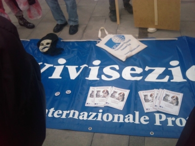 MANIFESTAZIONE CONTRO LA VIVISEZIONE - MILANO 5 marzo 2011 manifestazione contro la vivisezione milano 5 marzo 20130212 1326664372