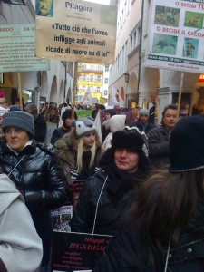 Bolzano 04.02.2012 manifestazione contro lo sfruttamento degli animali manifestazione contro lo sfruttamento degli anim 20130212 1098912036