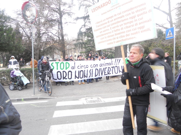 Bolzano 04.02.2012 manifestazione contro lo sfruttamento degli animali manifestazione contro lo sfruttamento degli animali 20120205 1226944508