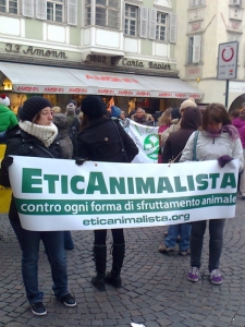 Bolzano 04.02.2012 manifestazione contro lo sfruttamento degli animali manifestazione contro lo sfruttamento degli animali 20120205 1739215082