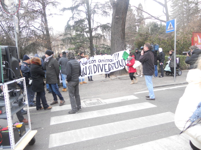 Bolzano 04.02.2012 manifestazione contro lo sfruttamento degli animali 258