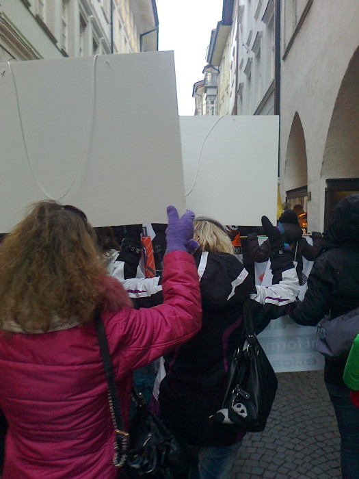 Bolzano 04.02.2012 manifestazione contro lo sfruttamento degli animali manifestazione contro lo sfruttamento degli animali 20120205 1793829396