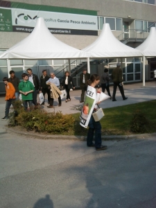 Riva del Garda 26.03 - Sit-in contro la fiera della caccia e della pesca sit in animalista fiera caccia e p 20130212 1705455522