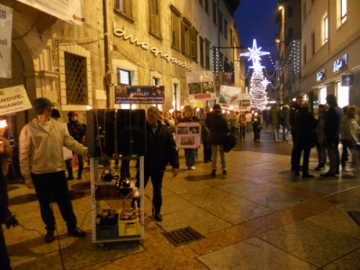 03 dicembre 2011 Trento fiaccolata per denunciare lo sterminio degli animali nel periodo natalizio (e non solo!) trento 03 dicembre fiacco 20130212 1055559829