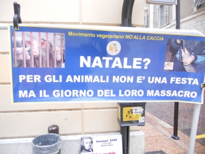 03 dicembre 2011 Trento fiaccolata per denunciare lo sterminio degli animali nel periodo natalizio (e non solo!) 122