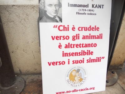 03 dicembre 2011 Trento fiaccolata per denunciare lo sterminio degli animali nel periodo natalizio (e non solo!) 148