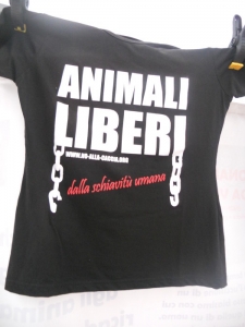 03 dicembre 2011 Trento fiaccolata per denunciare lo sterminio degli animali nel periodo natalizio (e non solo!) 156