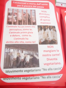 03 dicembre 2011 Trento fiaccolata per denunciare lo sterminio degli animali nel periodo natalizio (e non solo!) trento 03 dicembre fiaccolata 20111203 1631767964