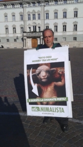 Manifestazione a Trento in difesa degli agnelli a Pasqua 24-25-26 Marzo - Parte 2 IMG 20160326 WA0062 576x1024