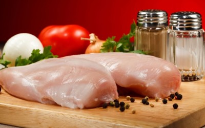 Pollo crudo: perché è pericoloso mangiarlo 1