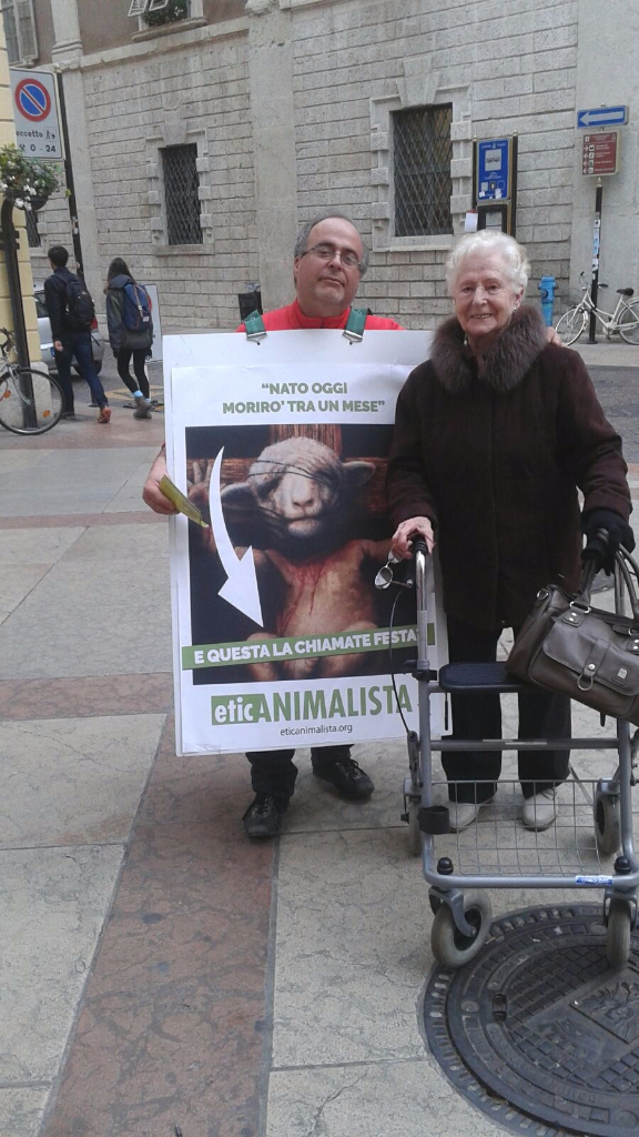 Manifestazione a Trento in difesa degli agnelli a Pasqua 24-25-26 Marzo 35