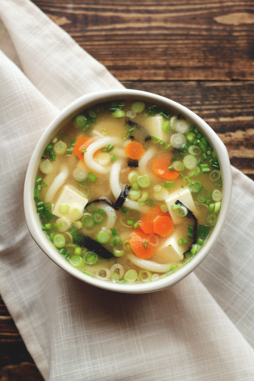 garden-of-vegan: Miso udon noodle soup - shiro miso + soy sauce... tumblr o67gdmzLRy1r6bchgo1 500