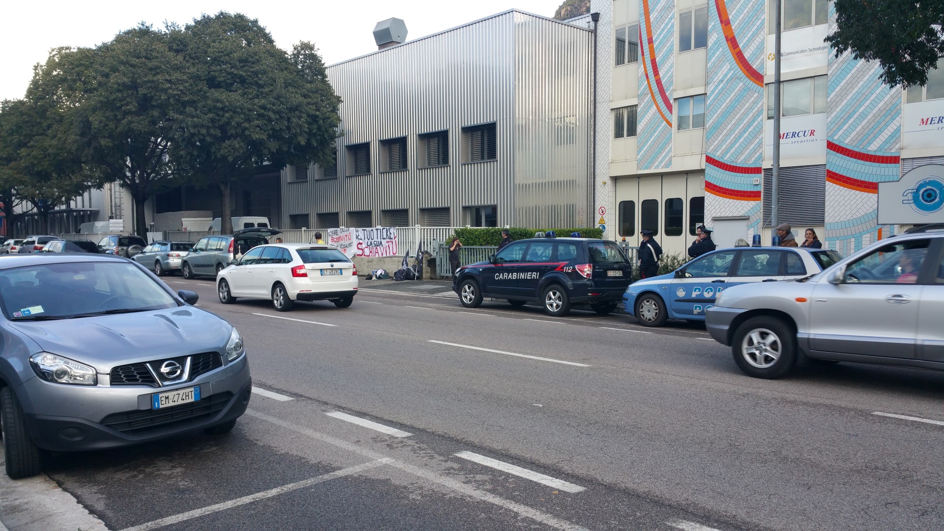 Fronte animalista Bolzano - Manifestazione Porte aperte 10 anni della casa della zootecnia 20161015 160616