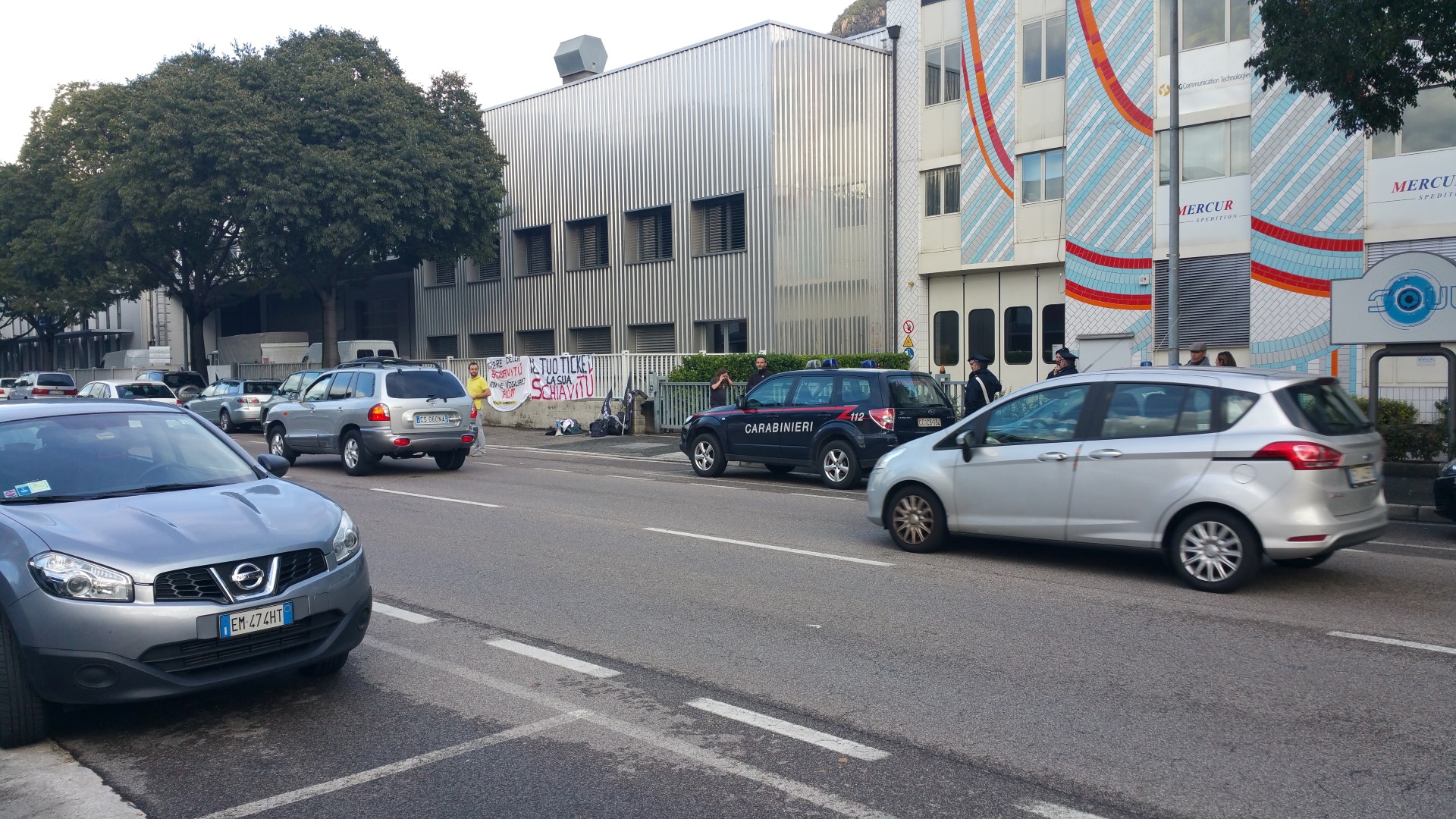 Fronte animalista Bolzano - Manifestazione Porte aperte 10 anni della casa della zootecnia 20161015 160618