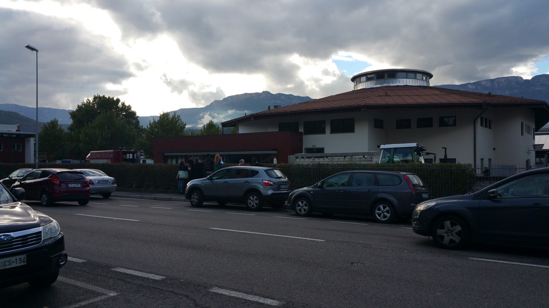 Fronte animalista Bolzano - Manifestazione Porte aperte 10 anni della casa della zootecnia 20161015 160844