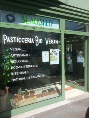 Eticanimalista c/o Black Sheep pasticceria bio vegan - gelati veg 2017 e informazione vegan - 08.04.2017 14