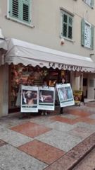 Manifestazione di protesta contro il massacro Pasquale degli agnelli e capretti 15 Aprile 2017 foto ieri 672x1196