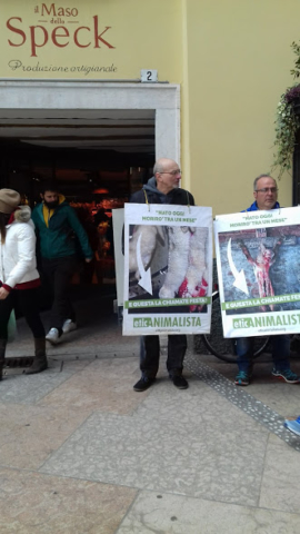 “A PASQUA NON UCCIDO” Manifestazione di protesta contro la strage pasquale di agnelli e capretti 20180324 120747