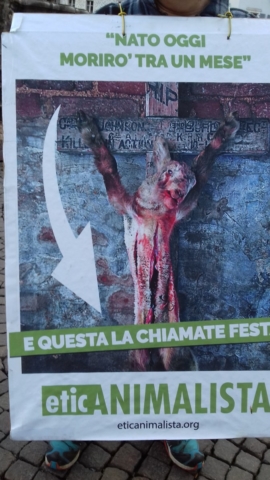 “A PASQUA NON UCCIDO” Manifestazione di protesta contro la strage pasquale di agnelli e capretti 20180330 172003 672x1195