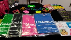 Tavolo informativo di Etica Animalista alla fiera annuale Fa la cosa giusta - 26-27-28 ottobre 2018 - Trento P 20181026 160118